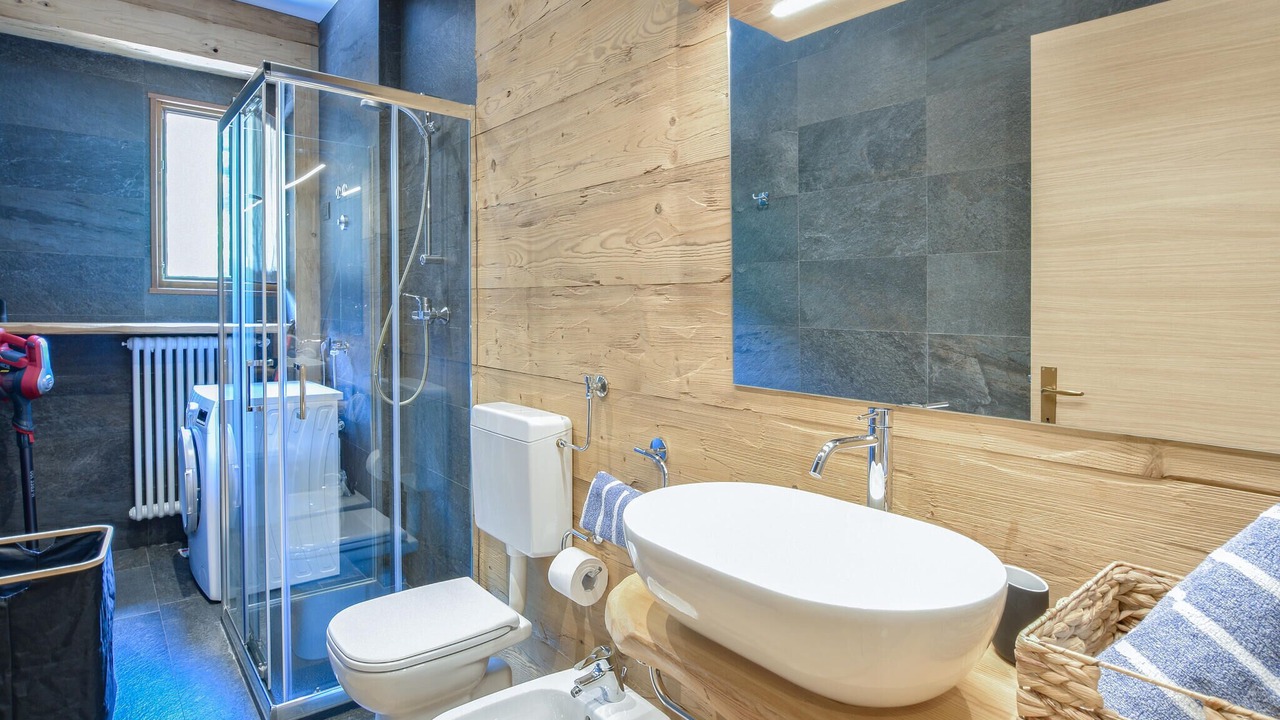 Photo of Bathroom in Lanzada