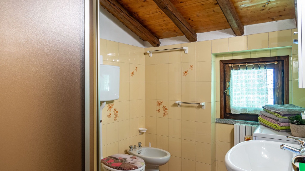Photo of Bathroom in Dervio