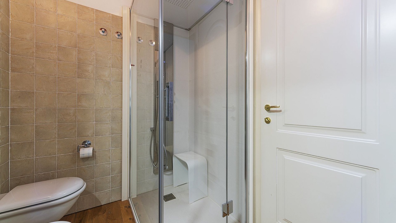 Photo of Bathroom in Temu