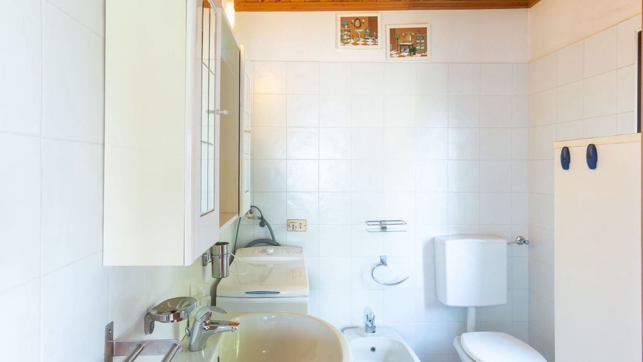 Photo of Bathroom in Calozzo