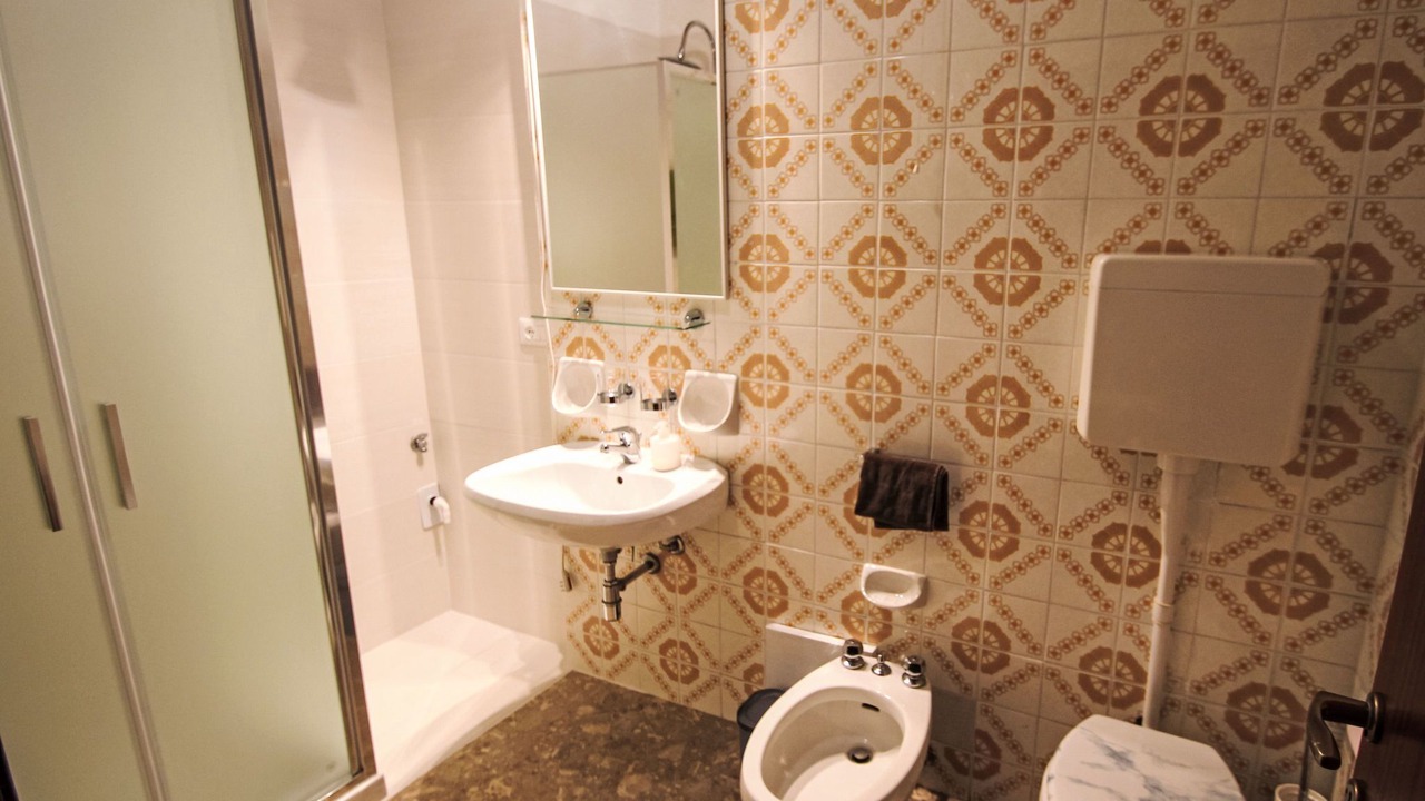 Photo of Bathroom in Euroville