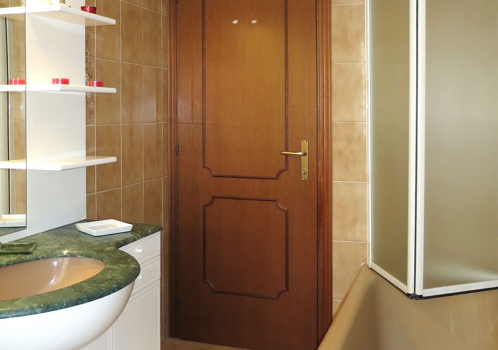Photo of Bathroom in Corrido