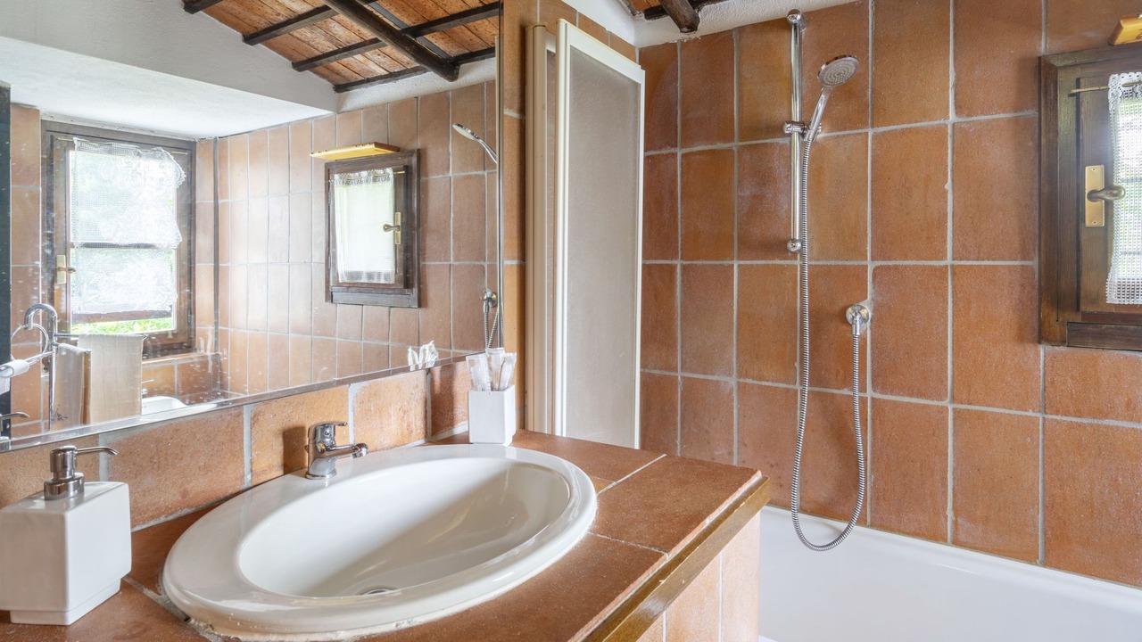 Photo of Bathroom in Arolo