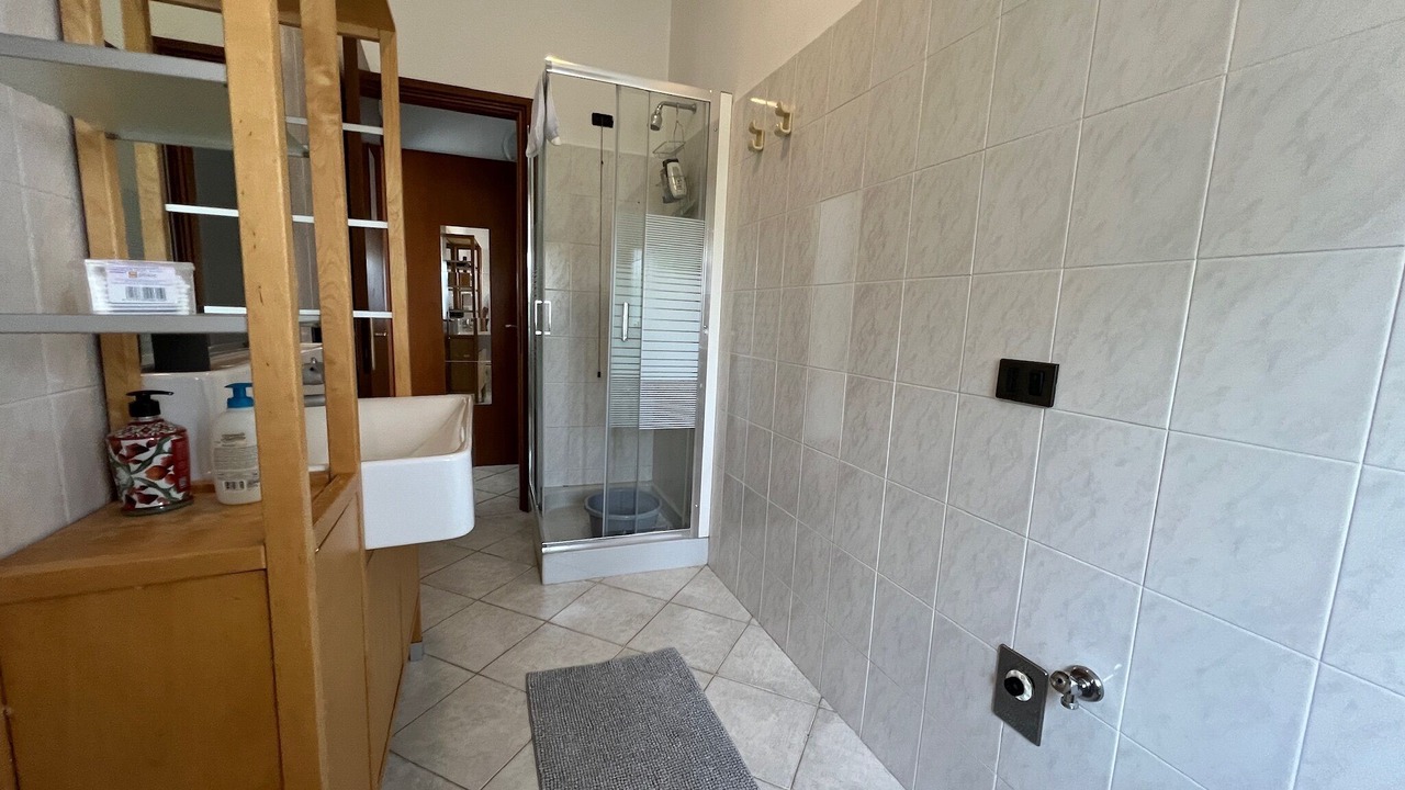 Photo of Bathroom in Crema