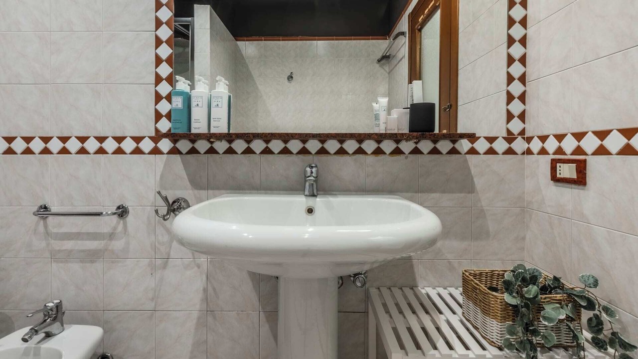Photo of Bathroom in Tricolore