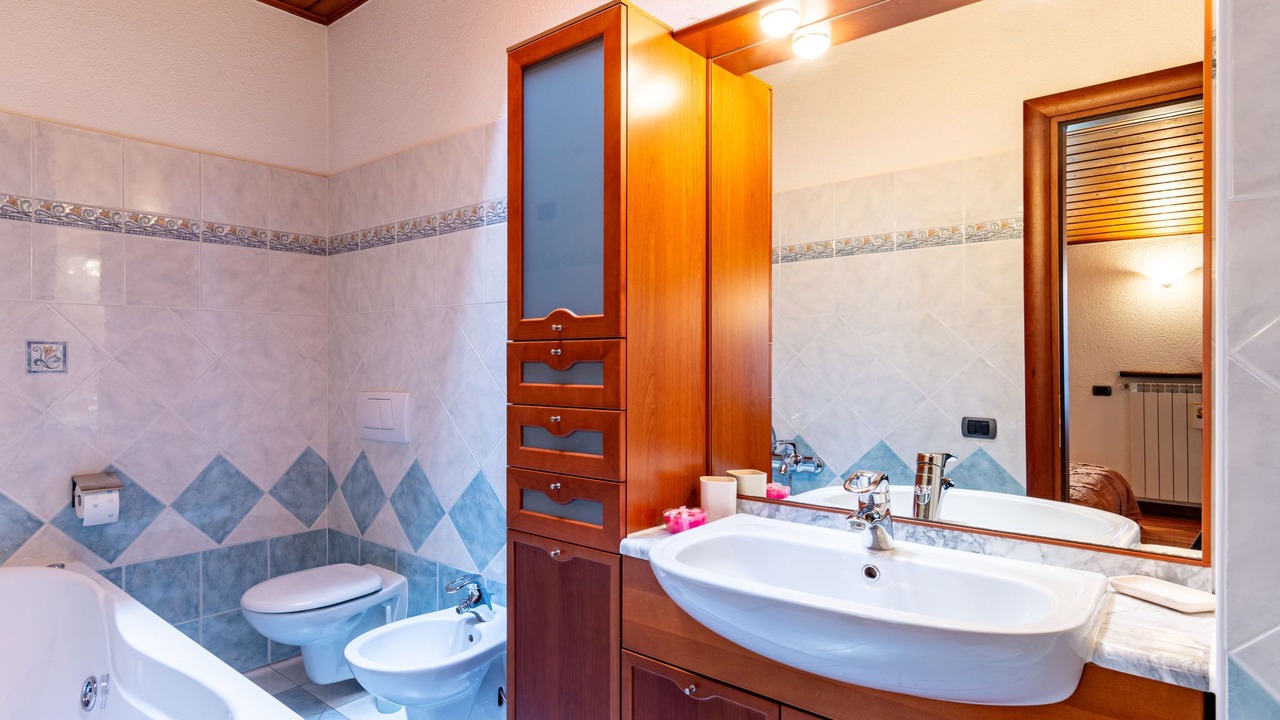 Photo of Bathroom in Corrido