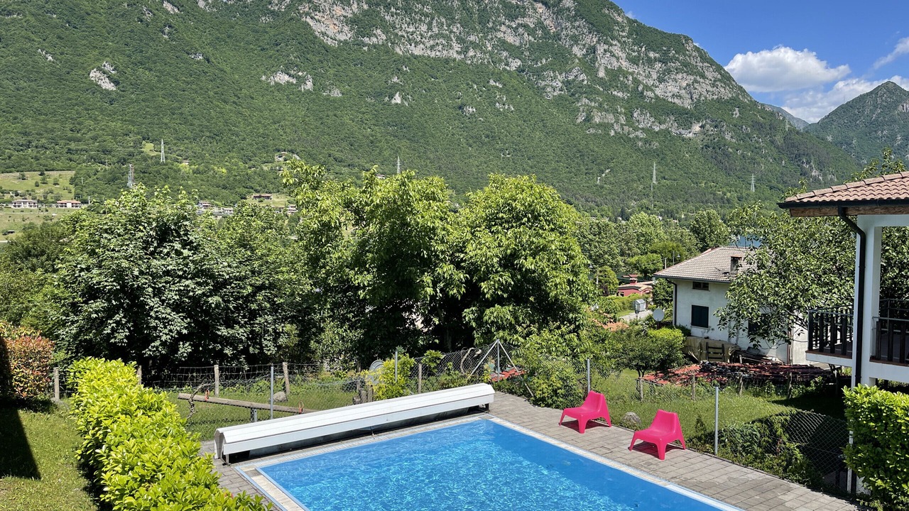 Photo of Outdoor in Crone