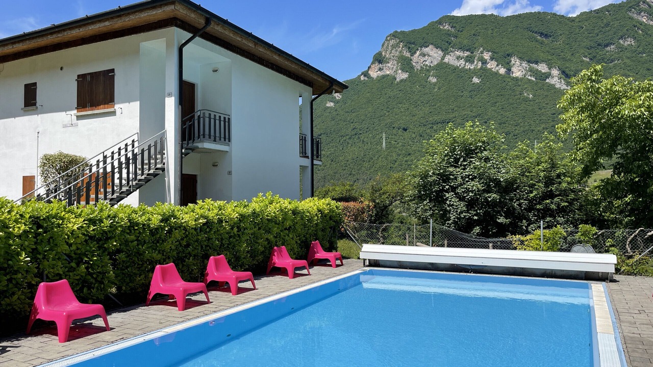 Photo of Outdoor in Crone