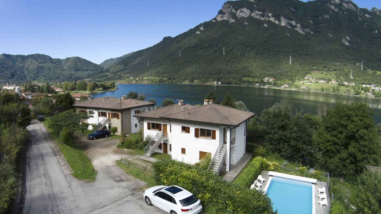 Photo of Outdoor in Crone