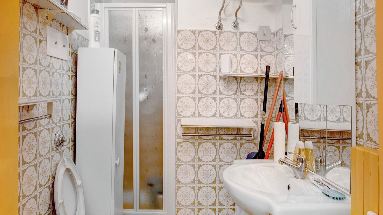 Photo of Bathroom in Temu