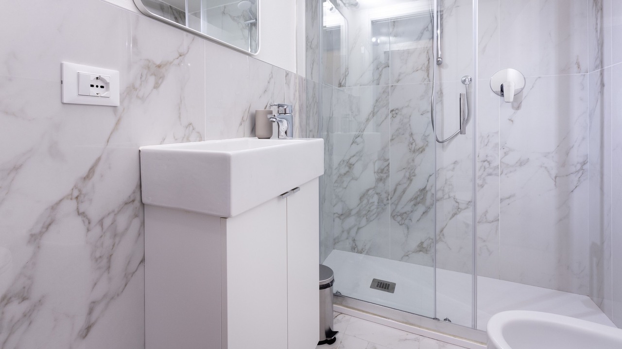 Photo of Bathroom in Magenta