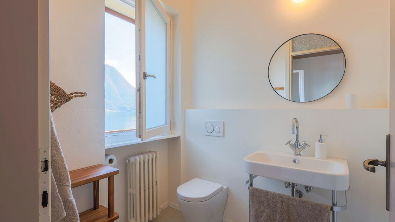 Photo of Bathroom in Colonno