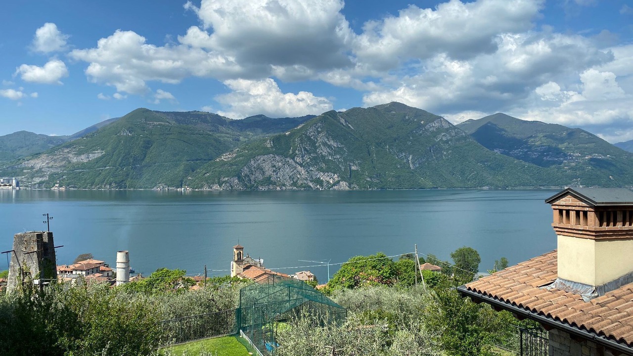 Photo of Others in Marone