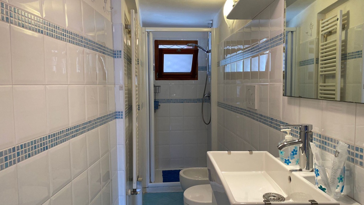 Photo of Bathroom in Marone