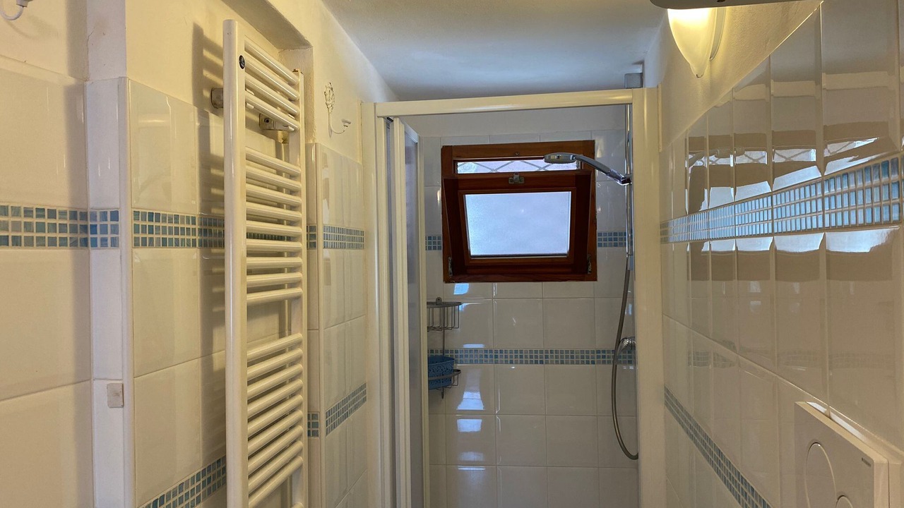 Photo of Bathroom in Marone
