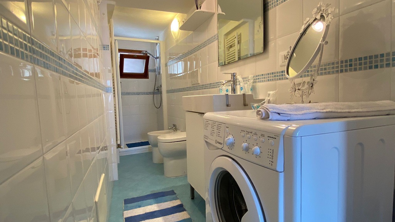Photo of Bathroom in Marone