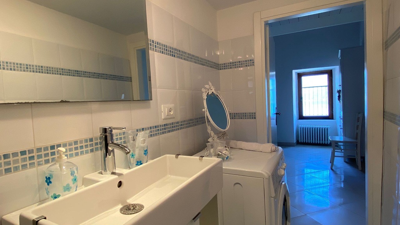 Photo of Bathroom in Marone