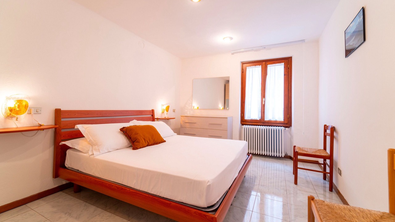 Photo of Bedroom in Colonno