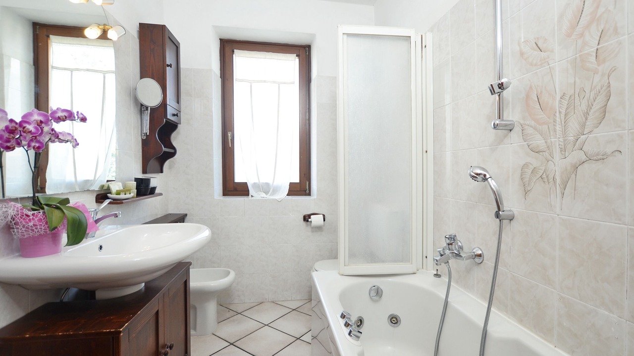 Photo of Bathroom in Colico