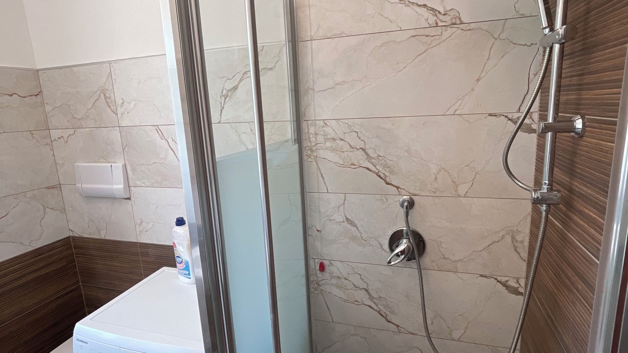 Photo of Bathroom in Roe