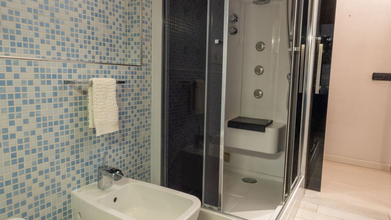 Photo of Bathroom in Rho