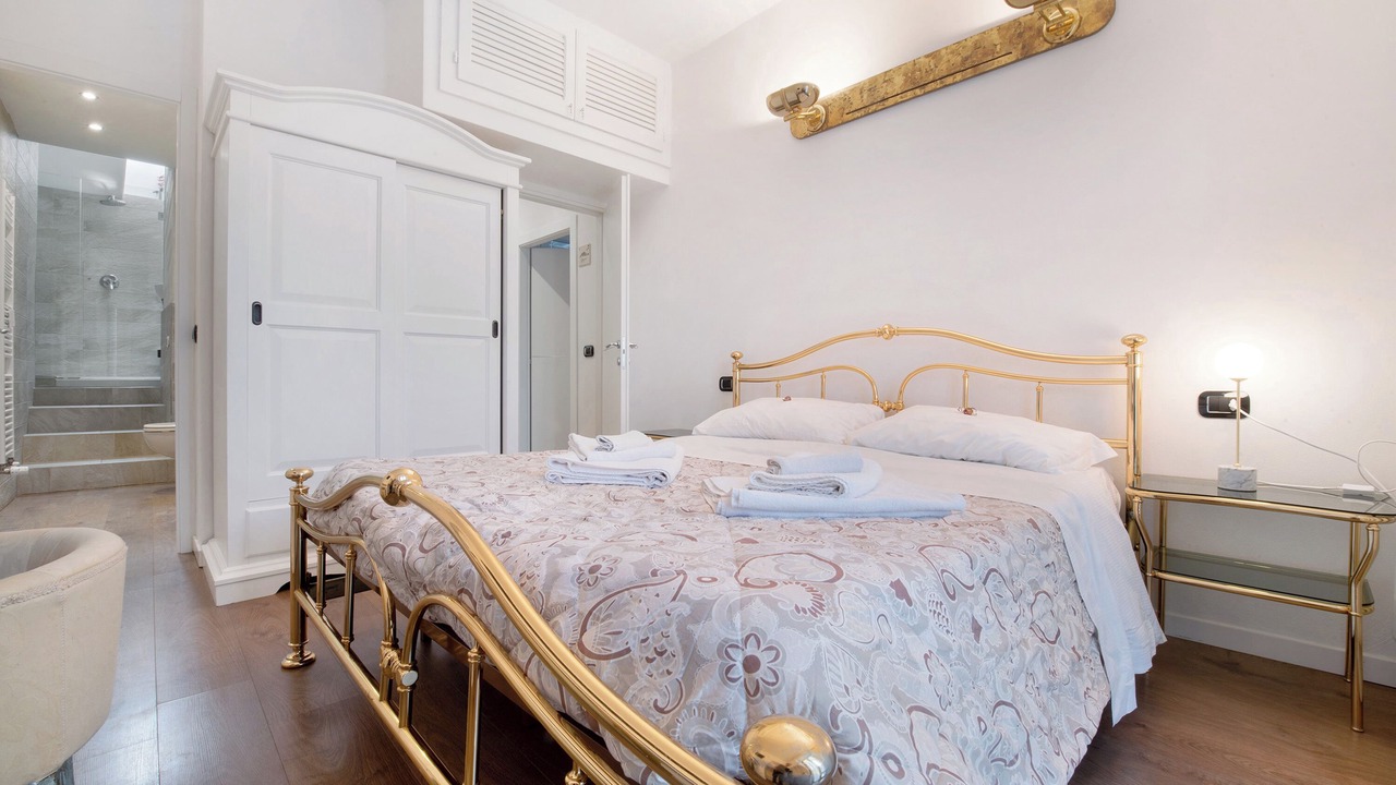 Photo of Bedroom in Mandello del Lario