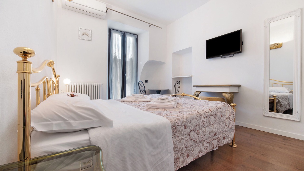 Photo of Bedroom in Mandello del Lario