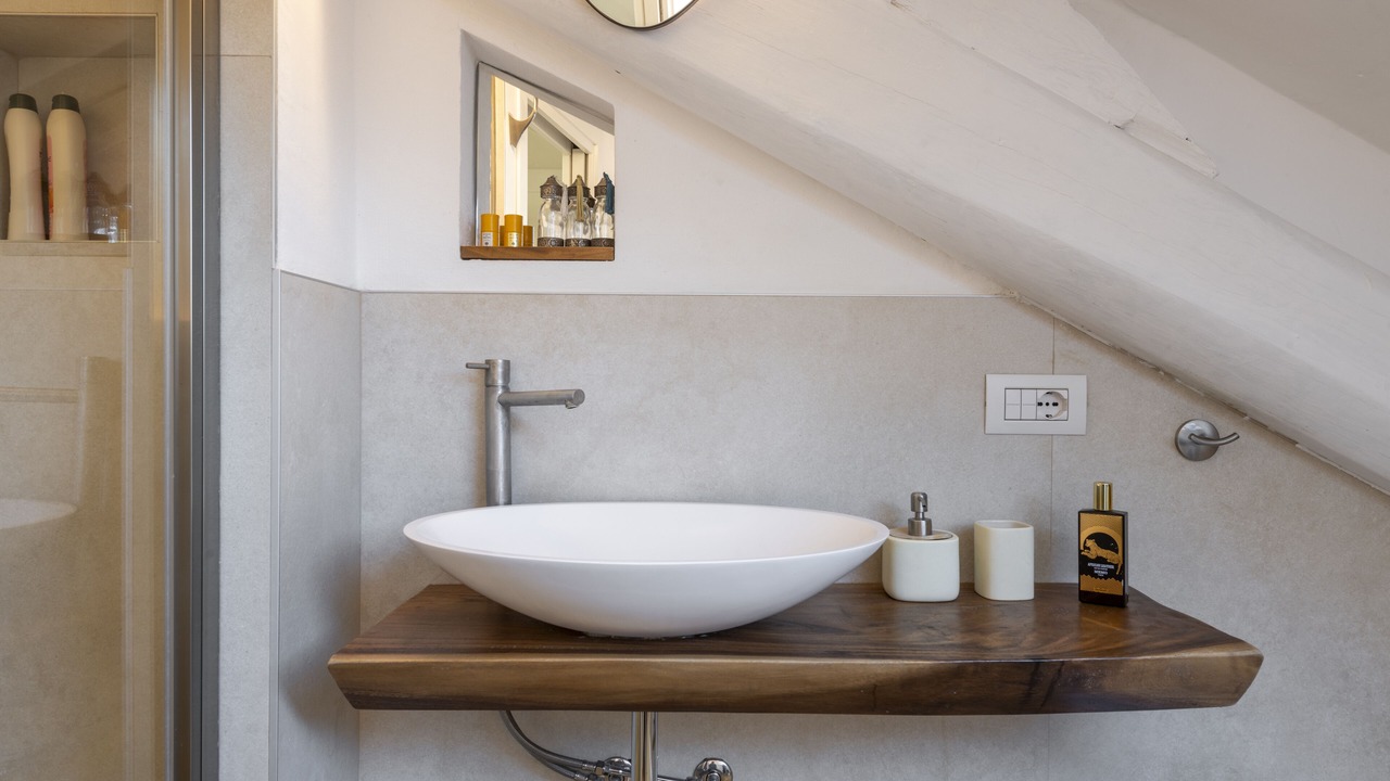 Photo of Bathroom in Magenta