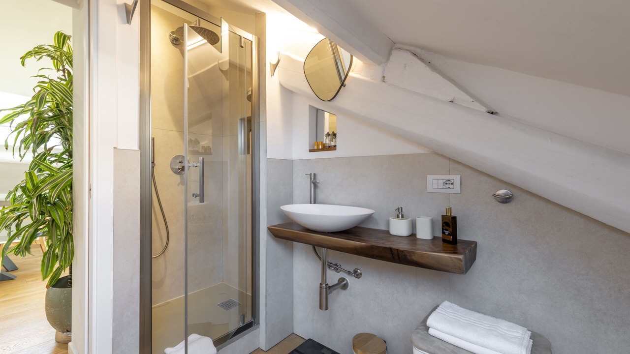 Photo of Bathroom in Magenta