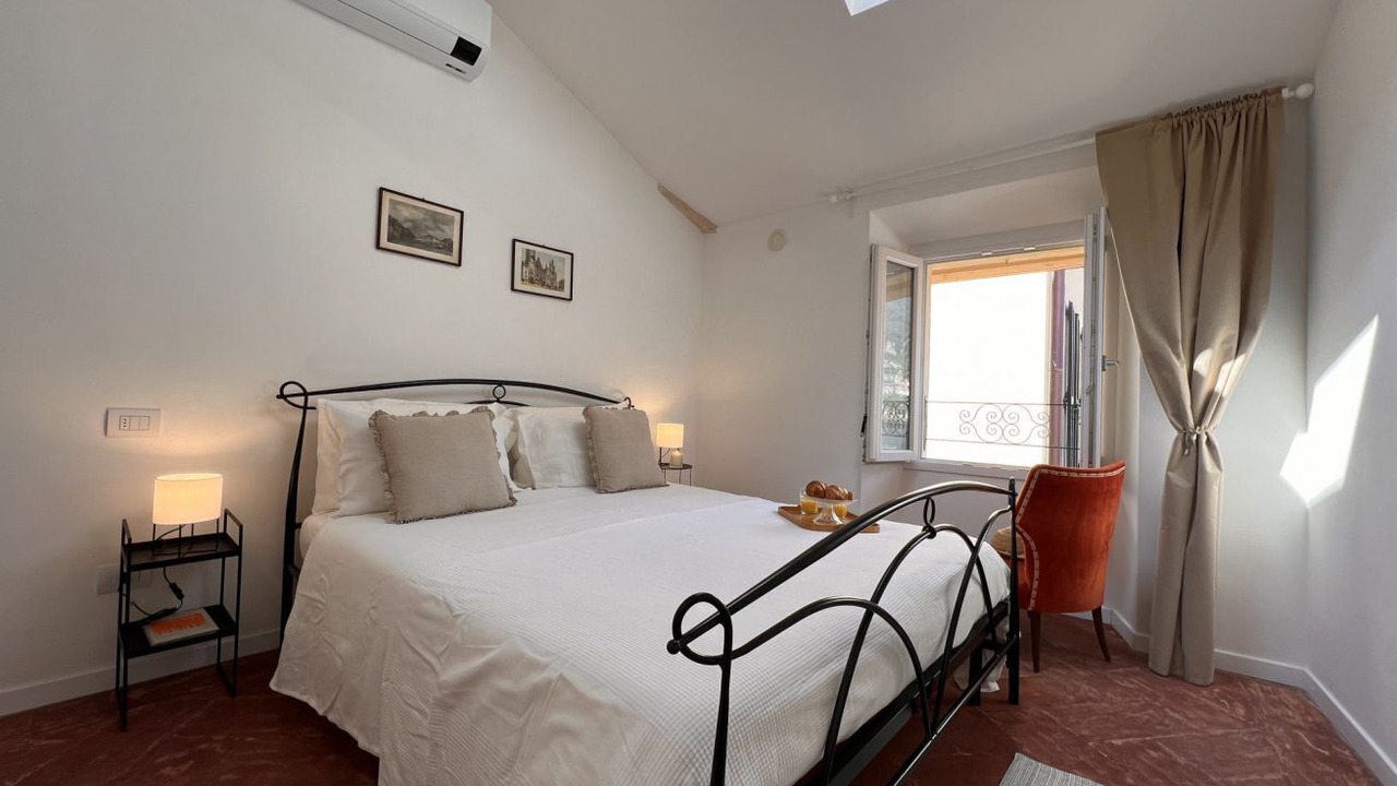 Photo of Bedroom in Torno
