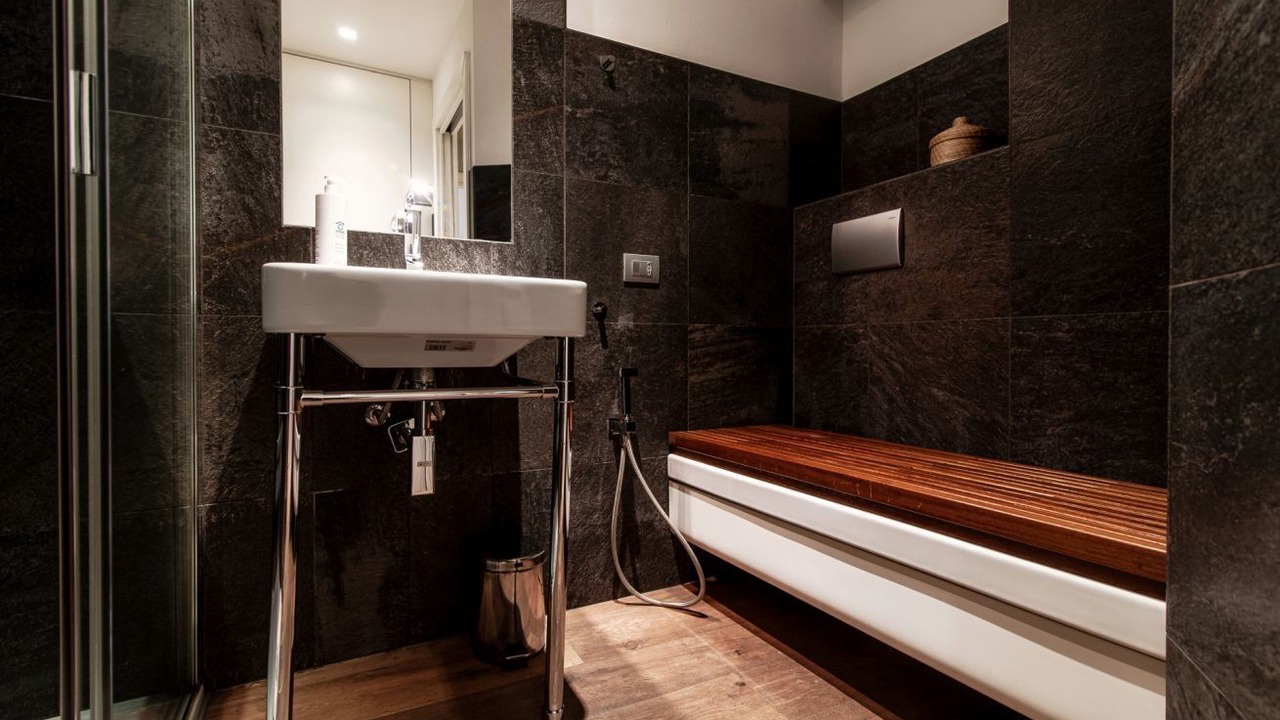 Photo of Bathroom in Como City Centre