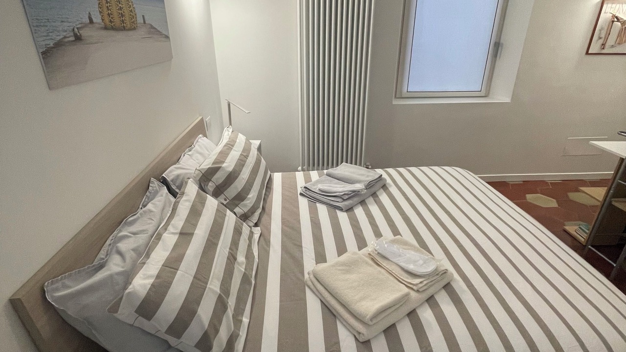 Photo of Bedroom in Lovere Old Town