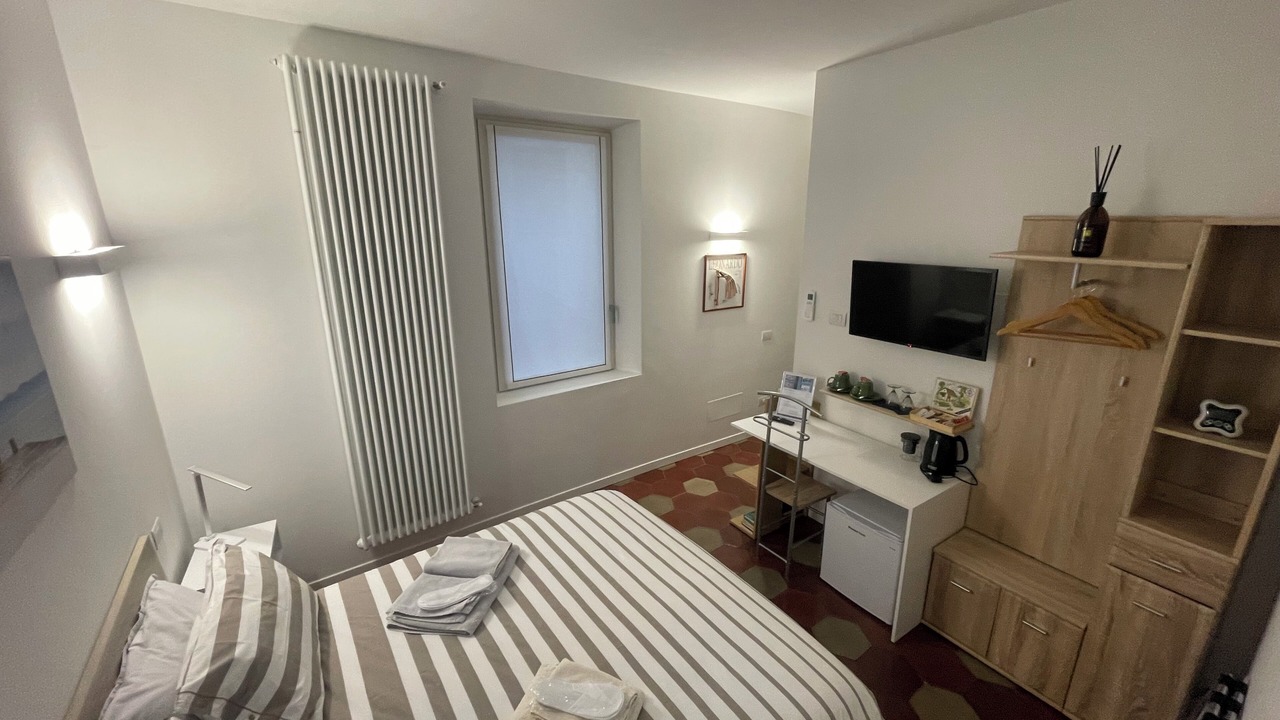 Photo of Bedroom in Lovere Old Town