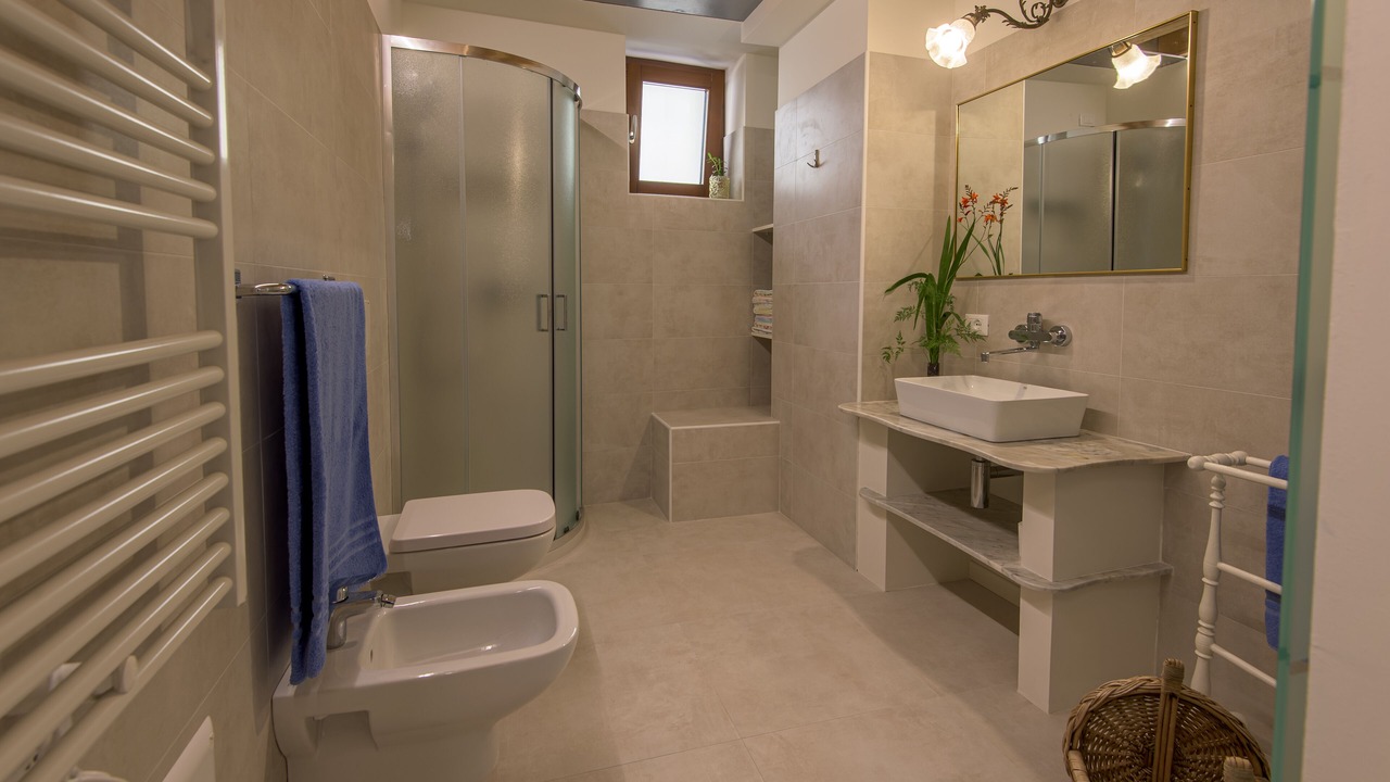 Photo of Bathroom in Marone
