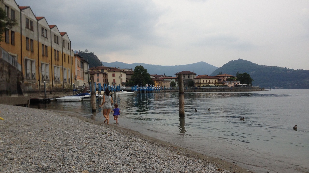 Photo of Others in Marone