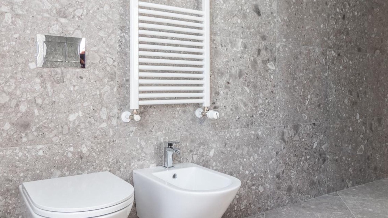 Photo of Bathroom in Magenta