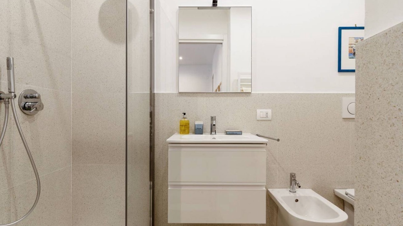 Photo of Bathroom in Tricolore