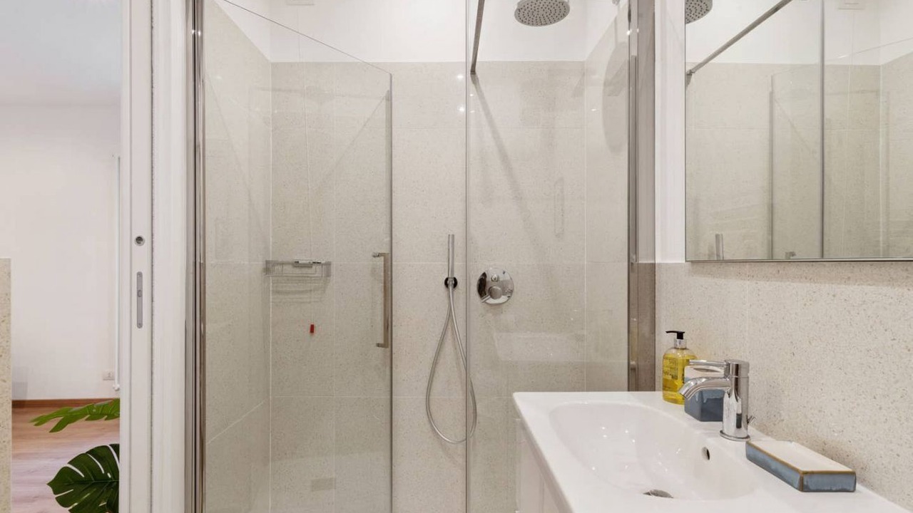 Photo of Bathroom in Tricolore