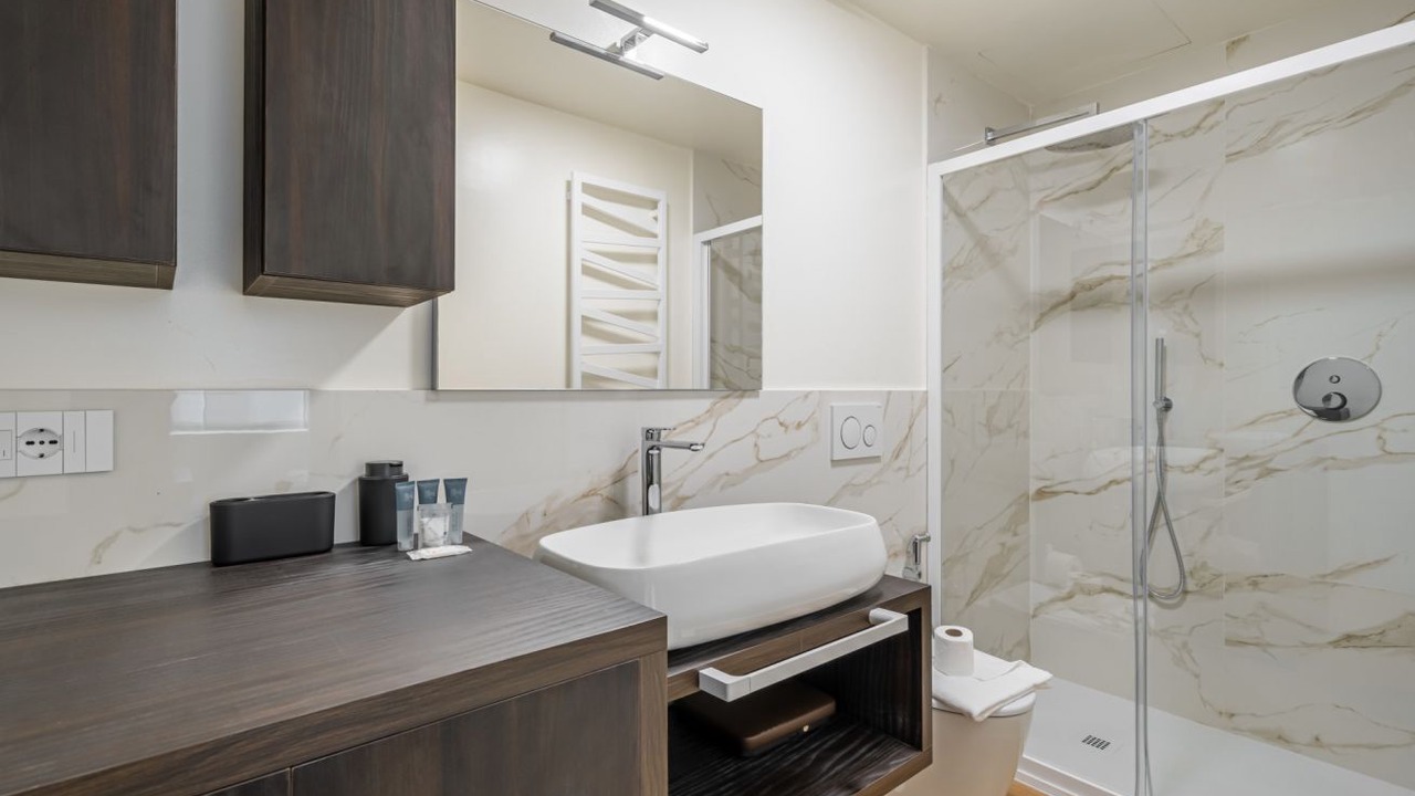 Photo of Bathroom in Tricolore