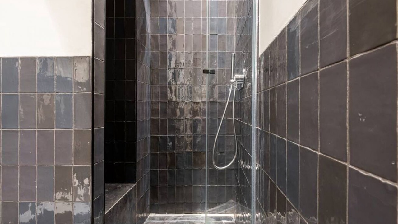 Photo of Bathroom in Magenta