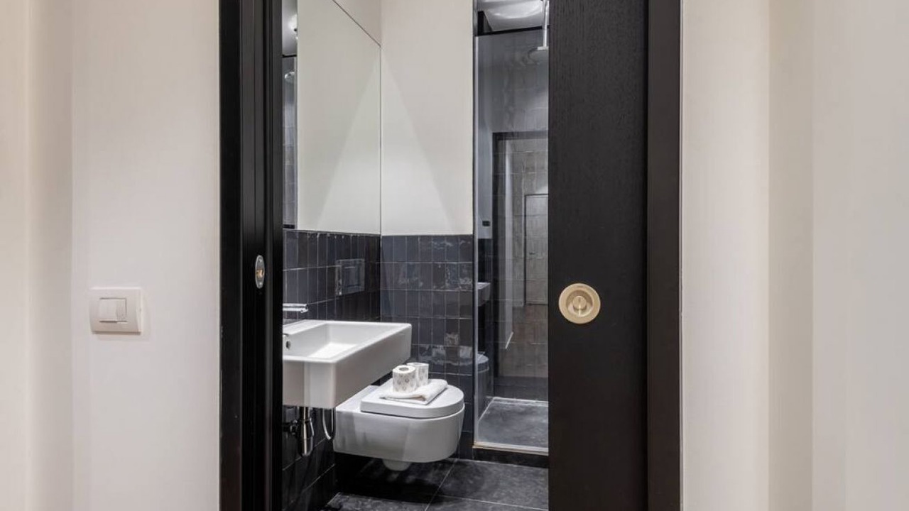 Photo of Bathroom in Magenta