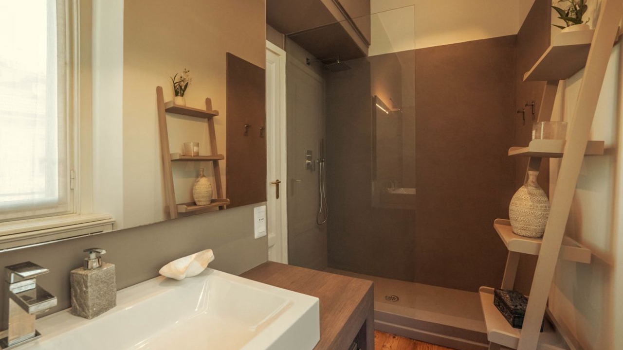 Photo of Bathroom in Magenta