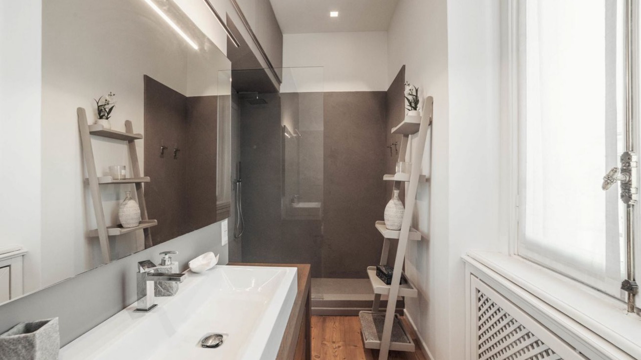 Photo of Bathroom in Magenta