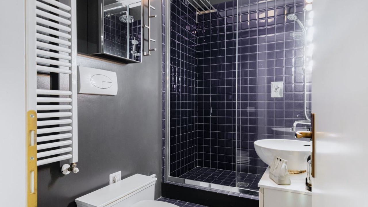 Photo of Bathroom in Magenta