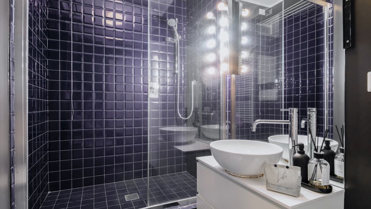 Photo of Bathroom in Magenta