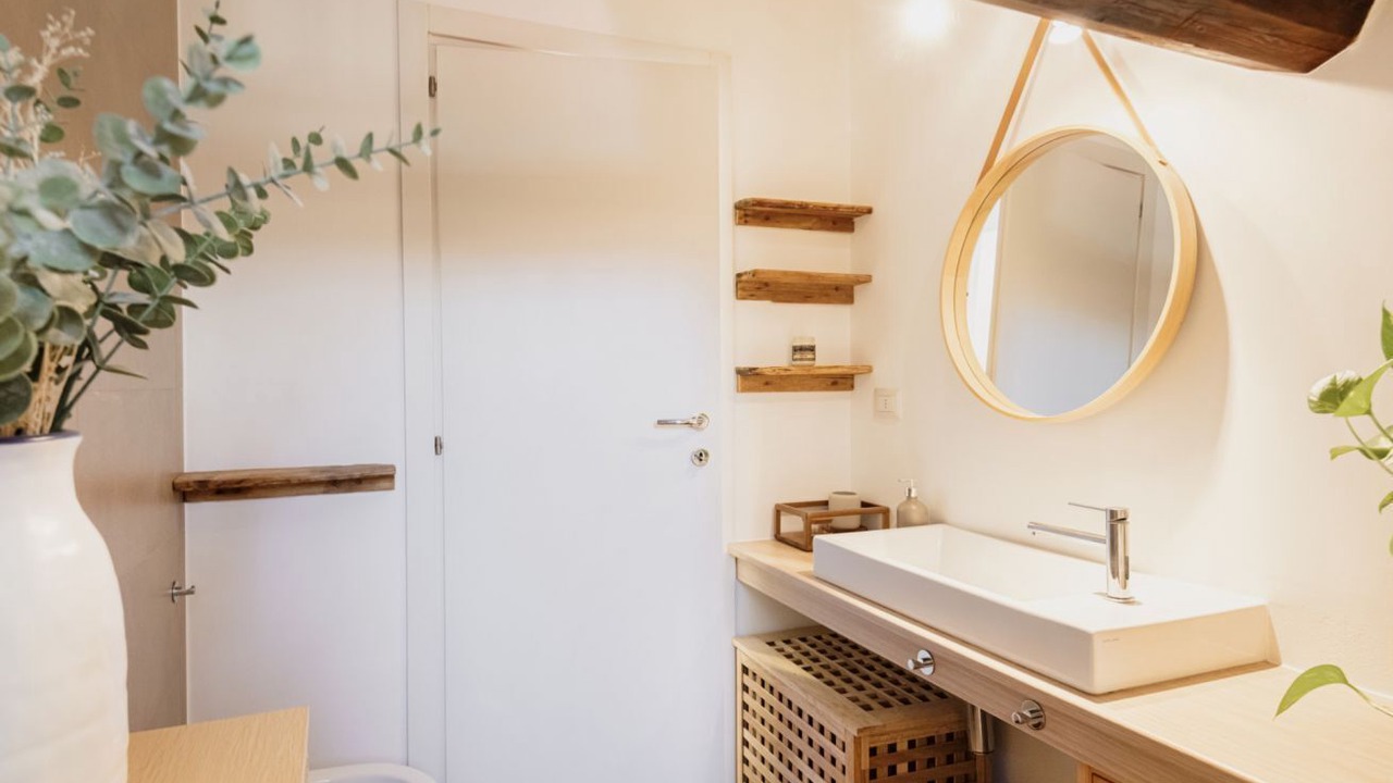 Photo of Bathroom in Tricolore