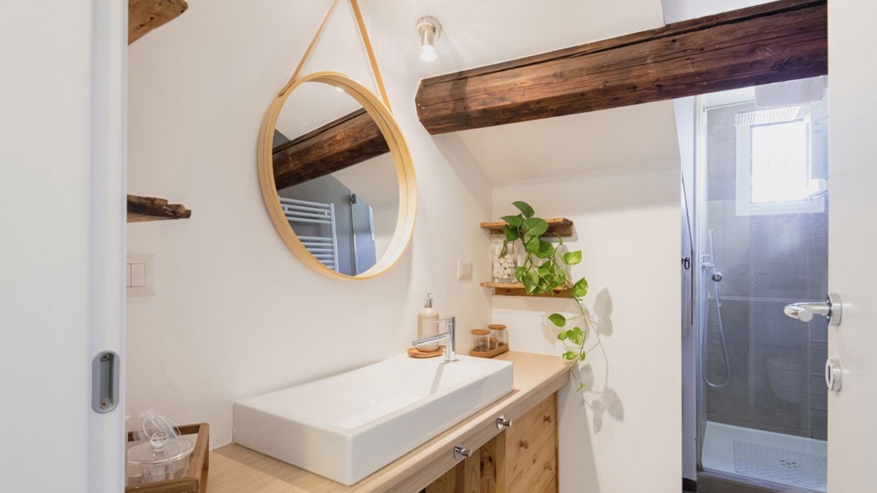 Photo of Bathroom in Tricolore