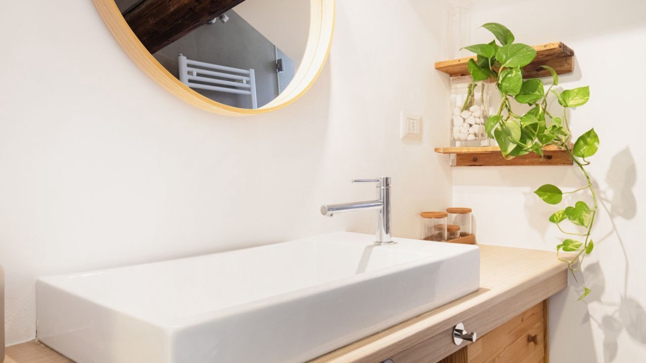 Photo of Bathroom in Tricolore