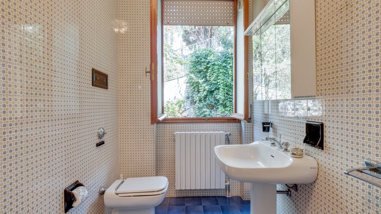 Photo of Bathroom in Sale Marasino
