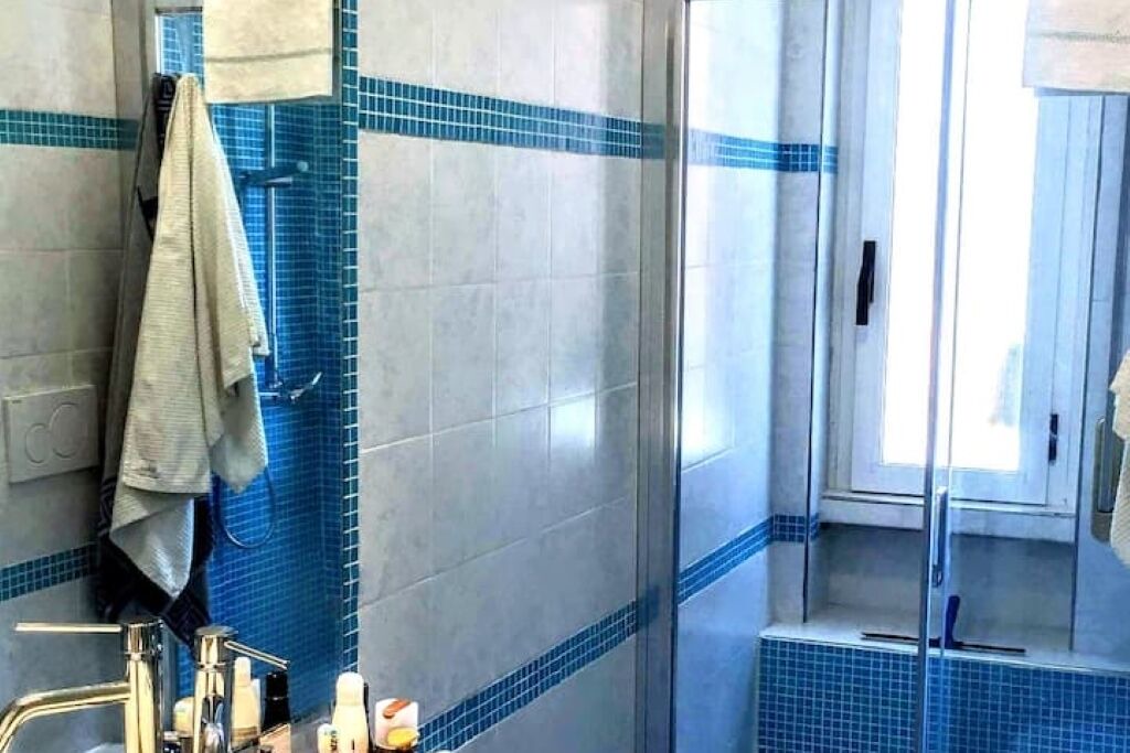 Photo of Bathroom in Turro